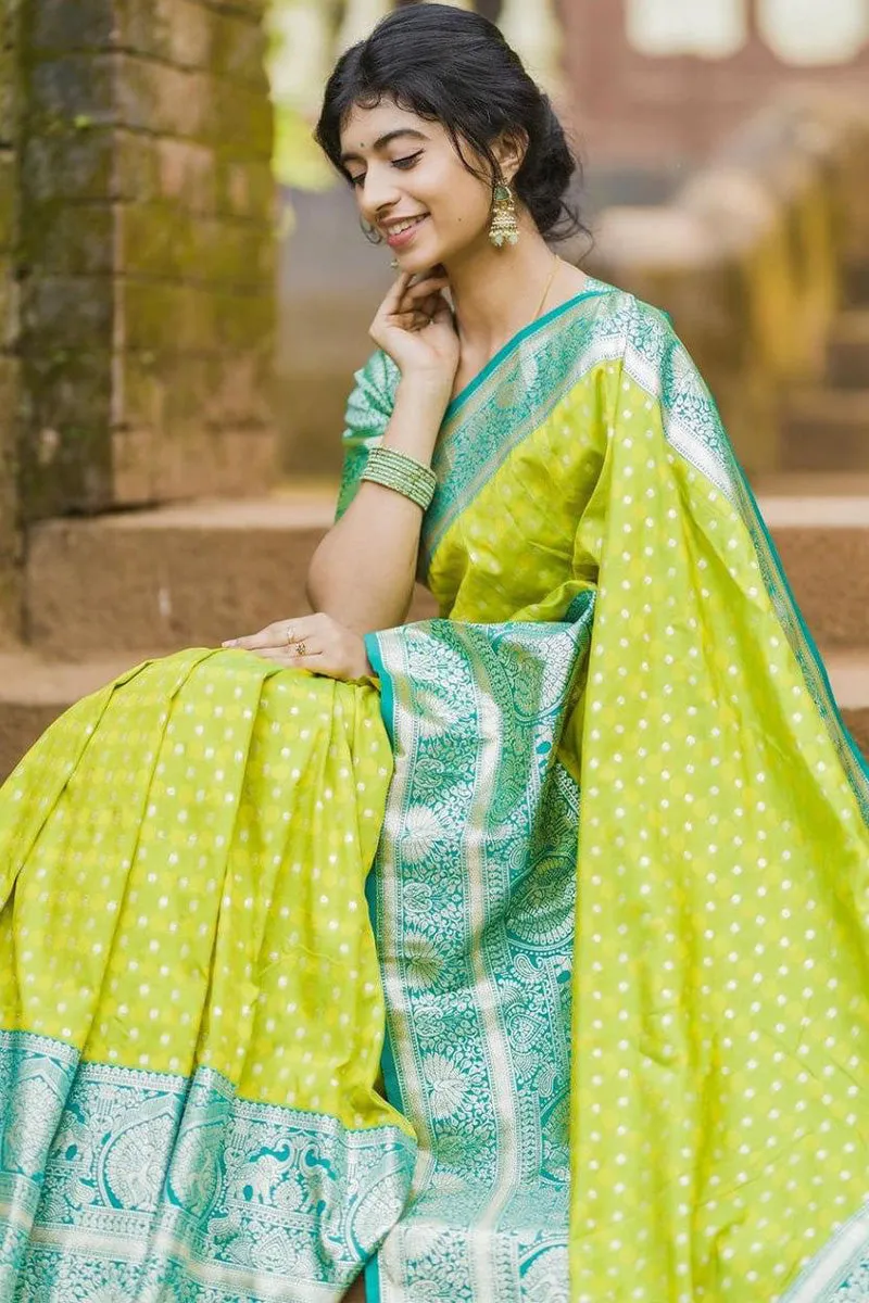 Staggering Parrot Soft Silk Saree With Resplendent Blouse Piece
